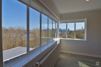 Building Photo - Gorgeous 3 Bedroom Queen Anne Apartment wi...