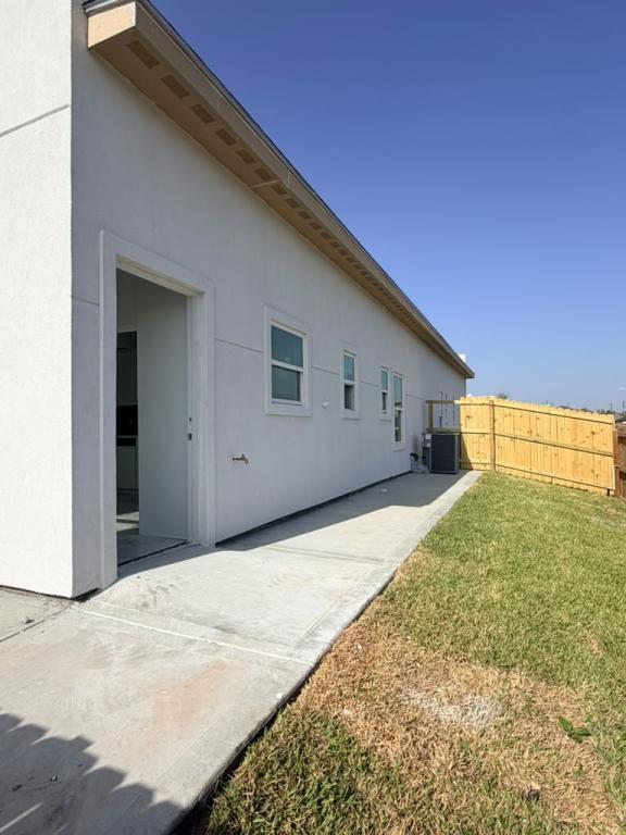 Building Photo - 2101 Cassandra St