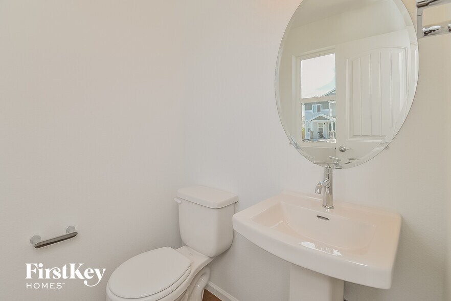 Building Photo - 6943 Akela Ln