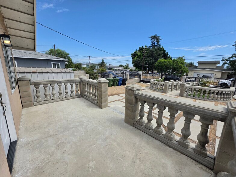 Building Photo - 10303 Arminta St