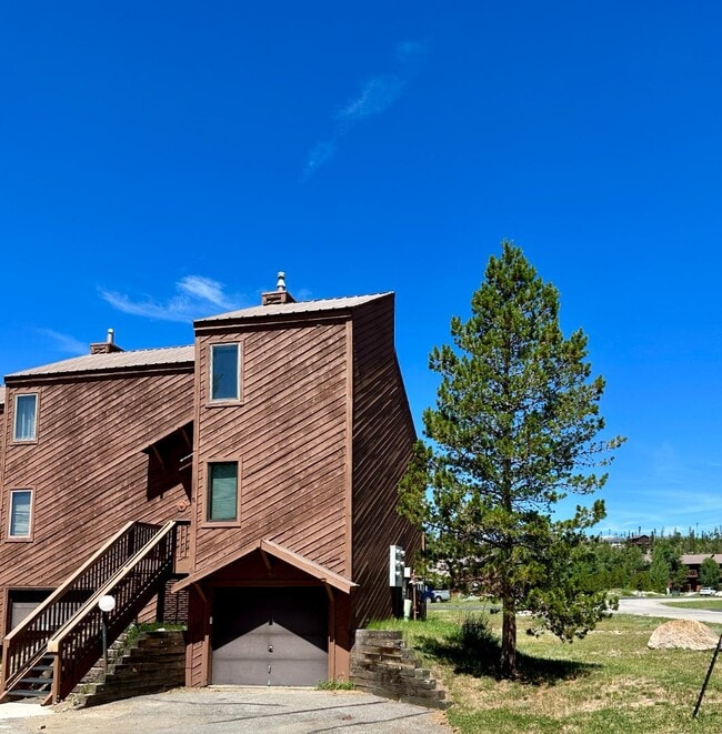 Building Photo - 259 County Rd