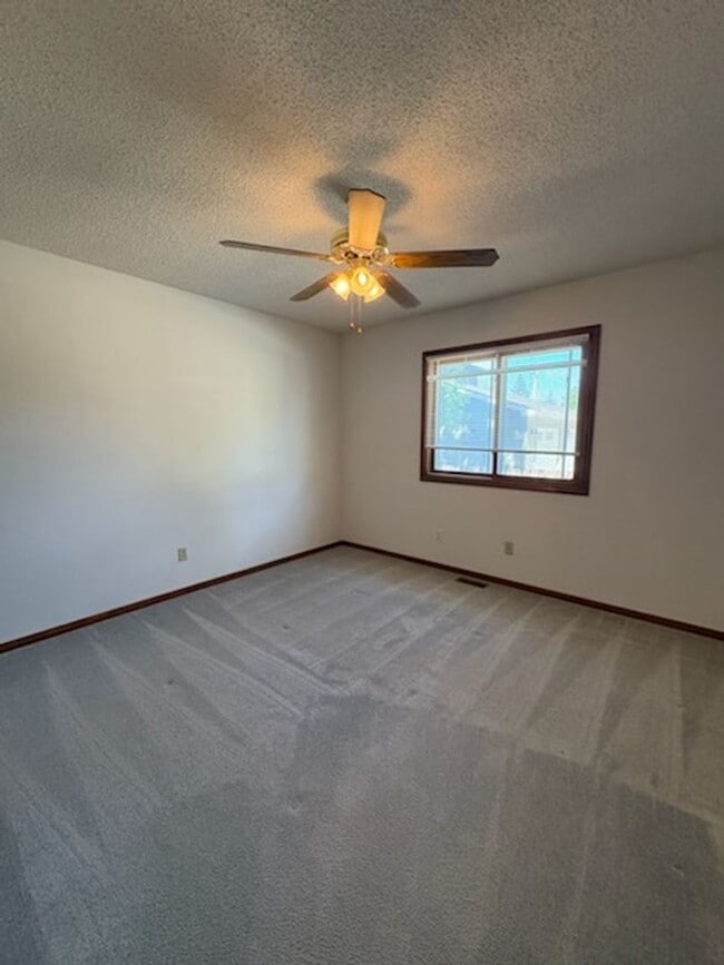 Building Photo - 3 BEDROOM | 2 BATH | DUPLEX | WEST