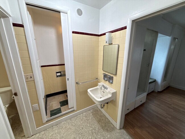 Building Photo - 1947 Marion St SE