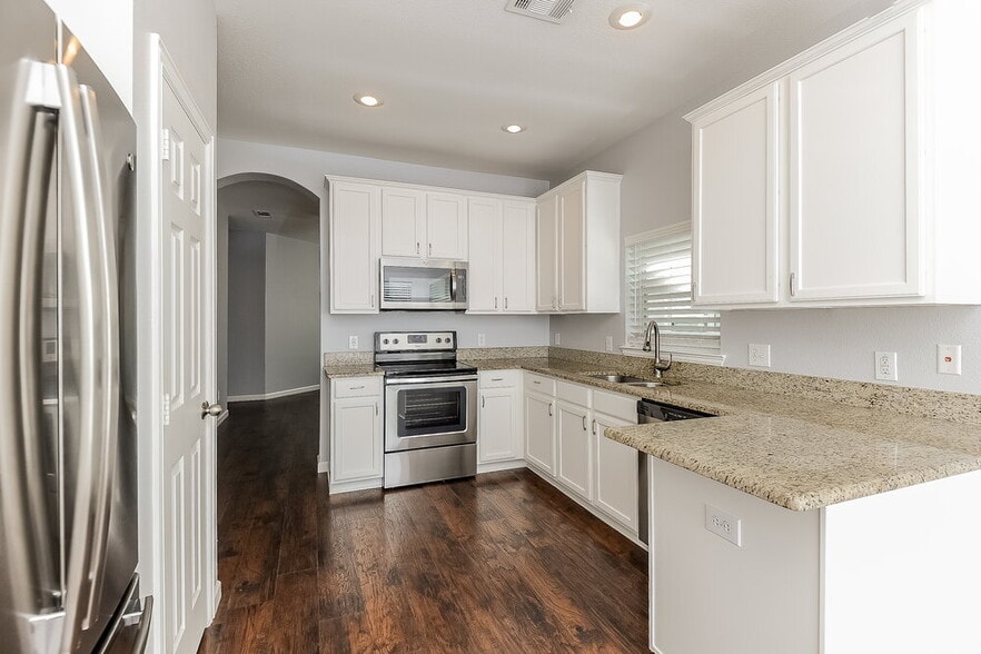 Building Photo - 9824 Birch Dr