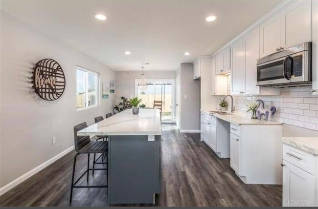 Building Photo - 3 bedrooms remodeled single level home in ...