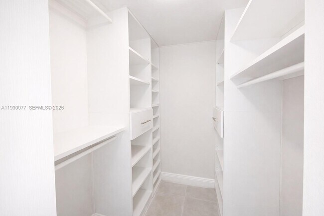 Building Photo - 731 N Pine Island Rd