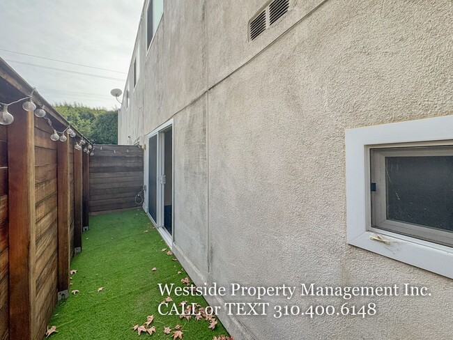 Building Photo - Controlled Access Complex | Townhouse 3BD/...