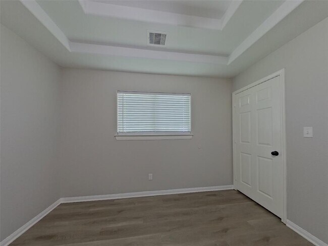 Building Photo - 10457 Royal Andrews Dr