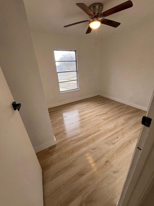 Building Photo - BEAUTIFUL HOME IN SAN ANTONIO TX. MOVE IN READY!.