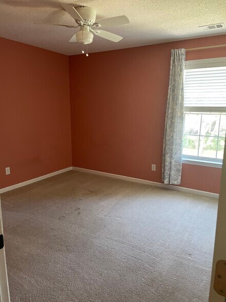 Building Photo - 147 Druid Cir