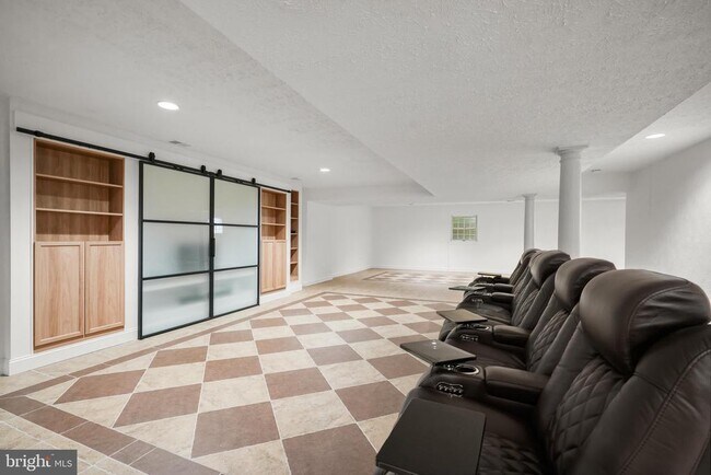 Building Photo - 9809 Hall Rd