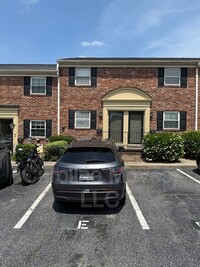 Building Photo - 2530 E North St