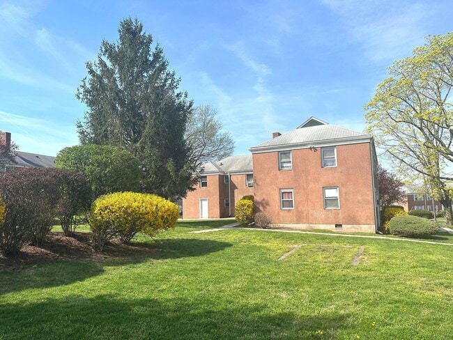 Building Photo - 29 Standish Rd