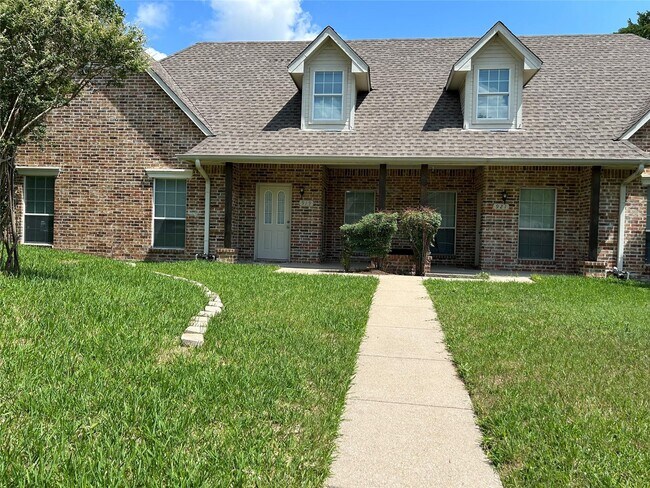 Building Photo - 919 Cedar Ridge Dr