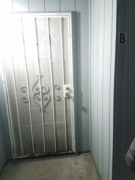 Front door security gate - 118 W Beverly Pl