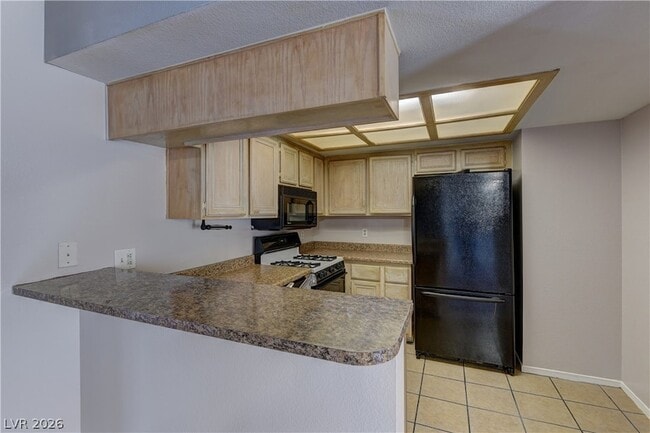 Building Photo - 820 N Sloan Ln