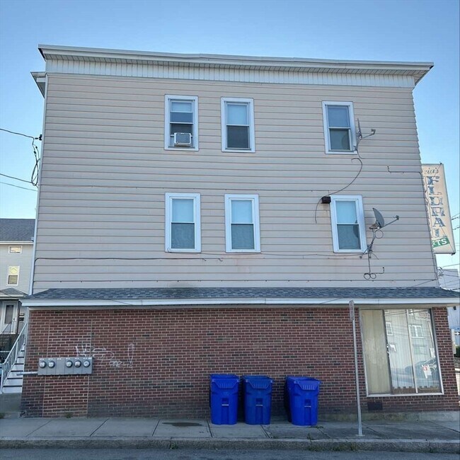 Building Photo - 9 Davis St