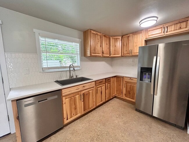 Building Photo - Completely Renovated 4 Bed, 2 Bath Home in Spokane!