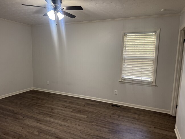 Building Photo - 317 Forest Grove Ave