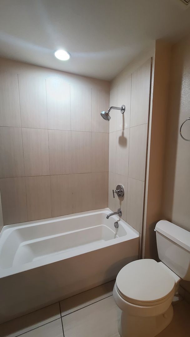 Building Photo - 2 Bedroom Condo located in Park House.