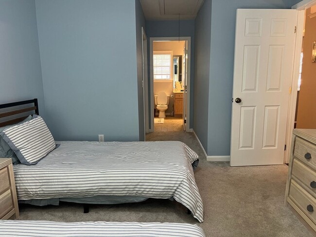 Building Photo - Lovely Condo in Shipyard with a Garage