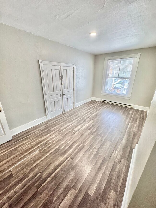 Building Photo - 540 Montclair Ave