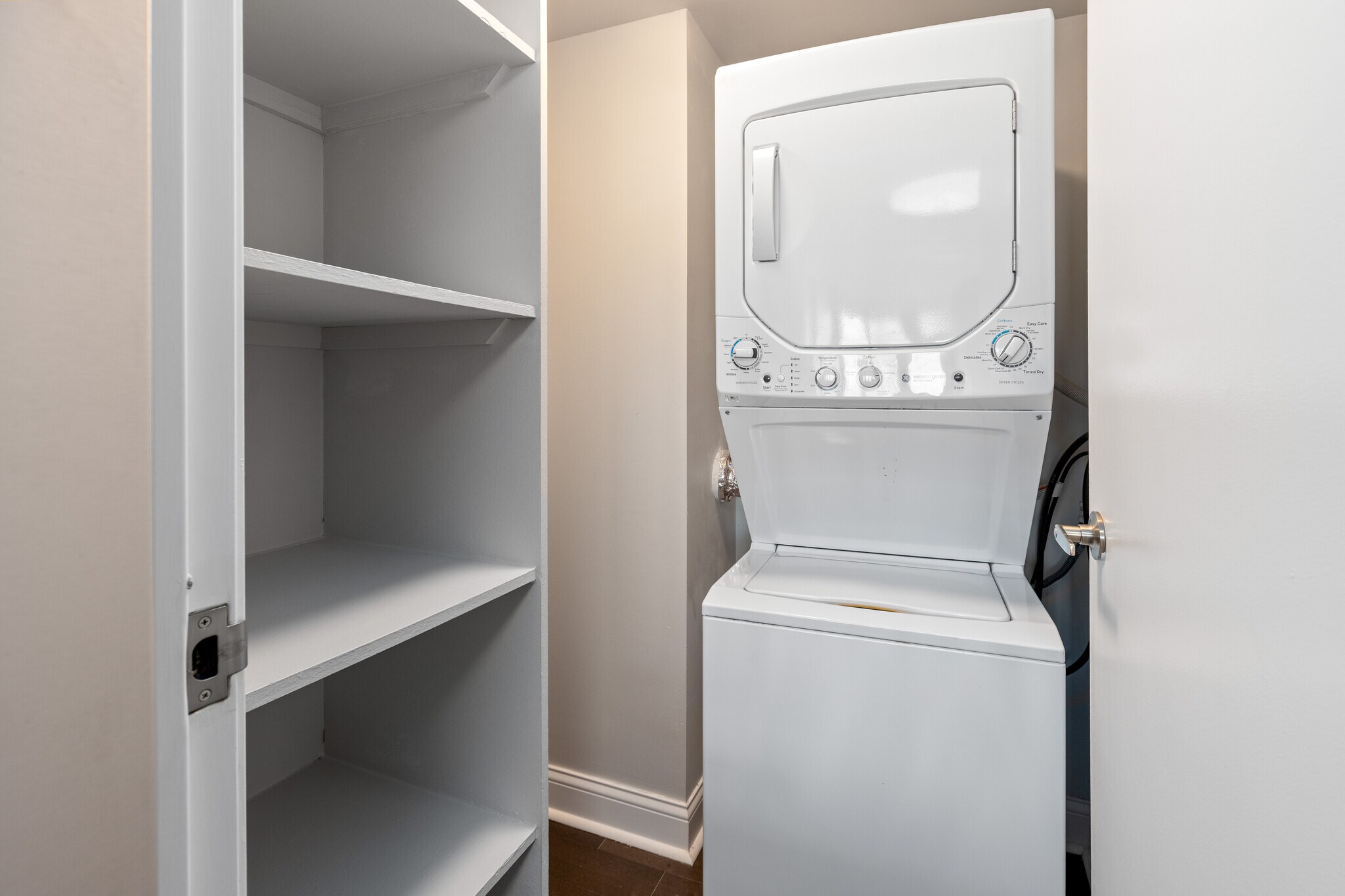 Building Photo - 250 E Harbortown Dr