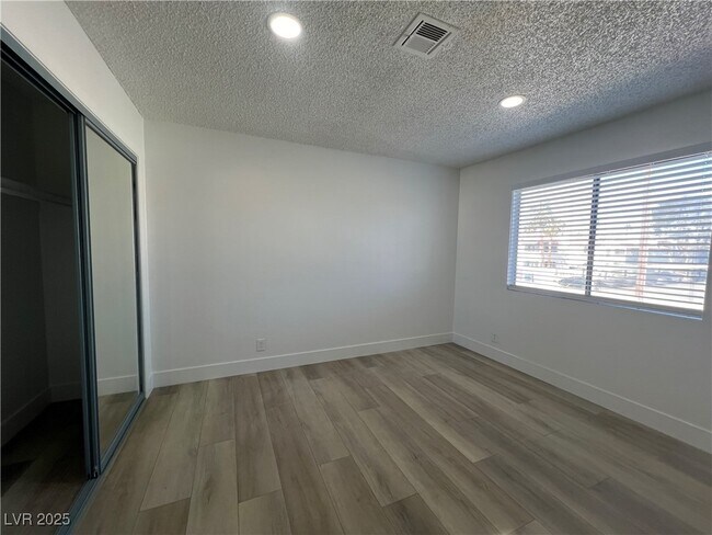 Building Photo - 1498 Tamareno Cir