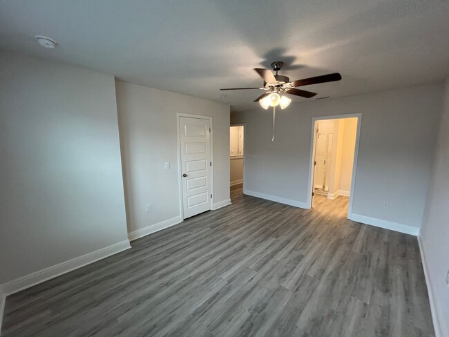 Building Photo - New Townhome near UWF and Nine Mile RD