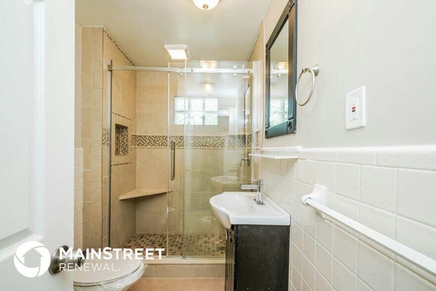 Building Photo - 8603 Honor Ave