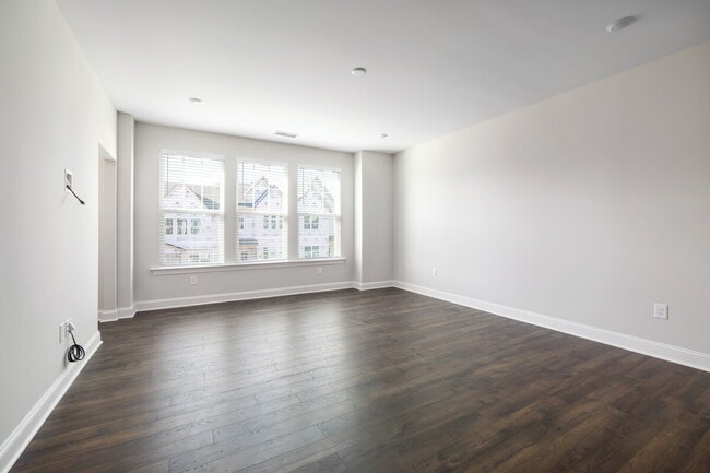 Building Photo - Available 08/15! Spacious Townhome in Prime Andrew Chapel Community