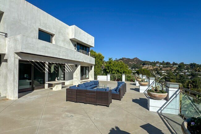 Building Photo - 11470 Dona Evita Dr