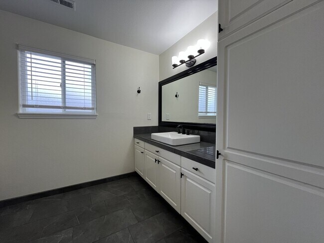 Building Photo - Grand 5 Bedroom Home Featuring 19ft Ceilings, Family Room & Main-Level Suite