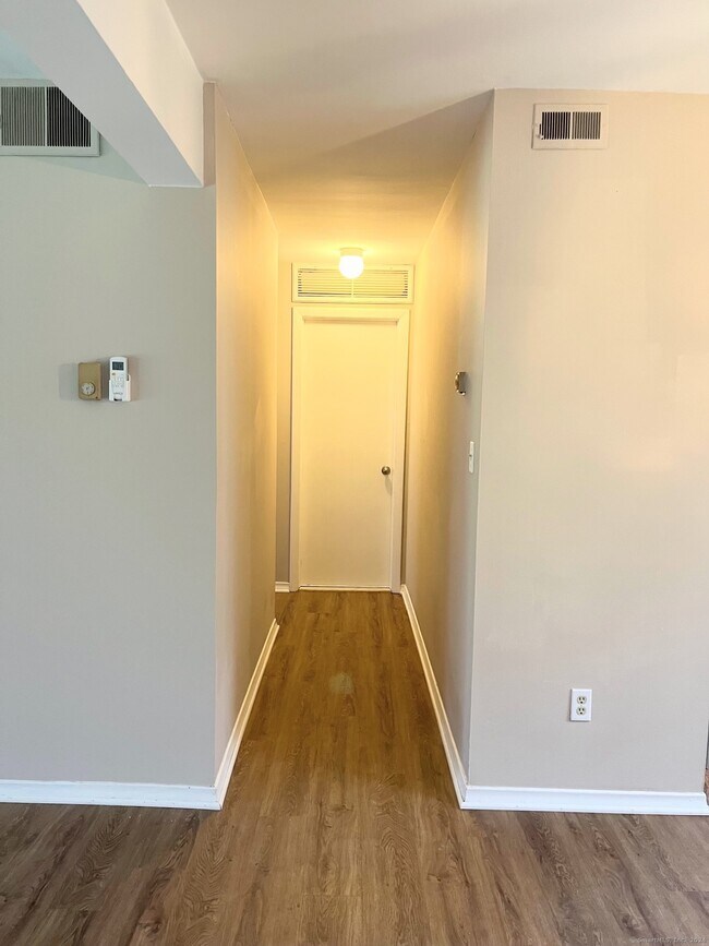 Building Photo - 97 Candlewood Dr