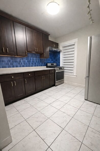 Building Photo - 13269 Metropolitan Ave