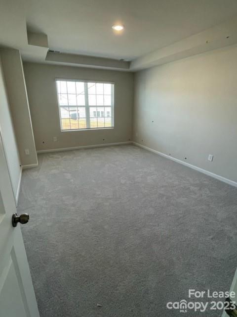 Building Photo - Newer town home available end of December!