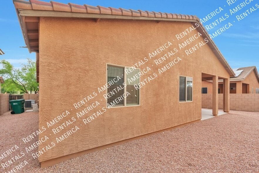 Building Photo - 8960 N Country Home Ln