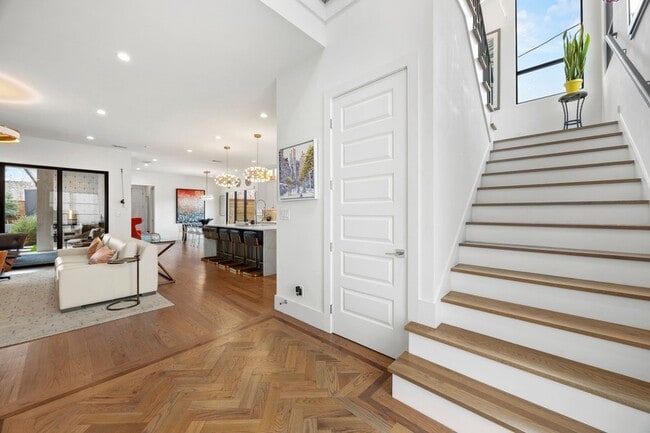 Building Photo - 4902 Linnet Ln