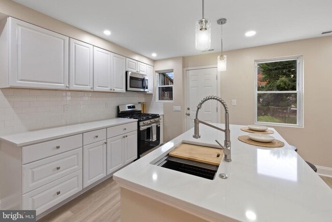 Building Photo - 1811 Ramblewood Rd