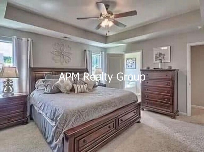 Building Photo - Desirable Chapin Living