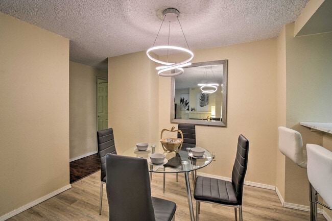 Building Photo - 611 SW 5th Ct