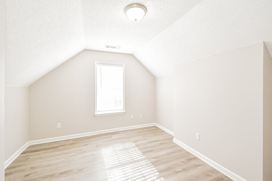 Building Photo - 3721 College Bluff