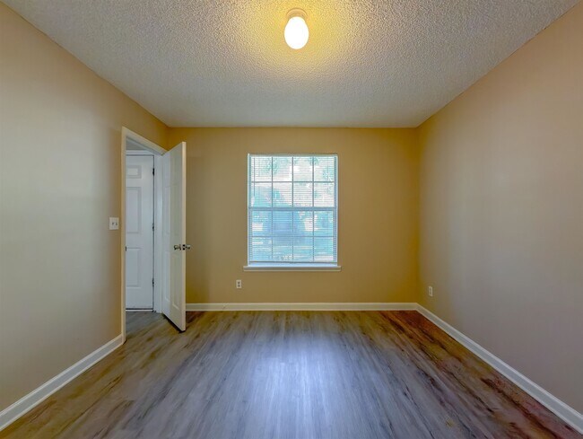 Building Photo - 2415 Talco Hills Dr