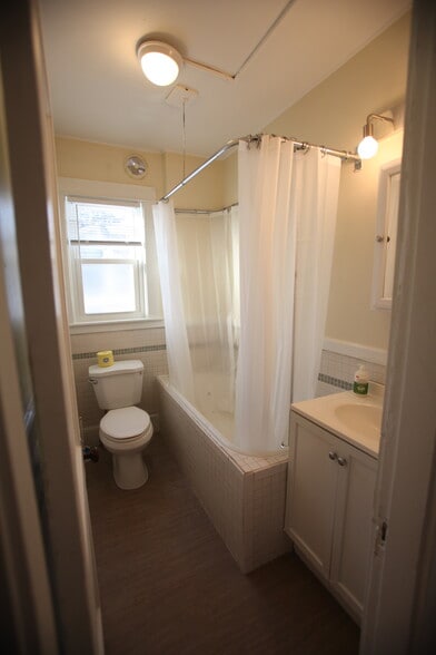 Bathroom - 7 June St