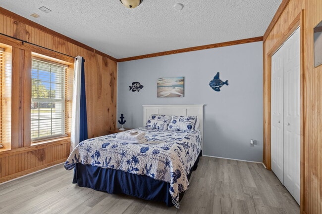 Building Photo - 360 Island Rd