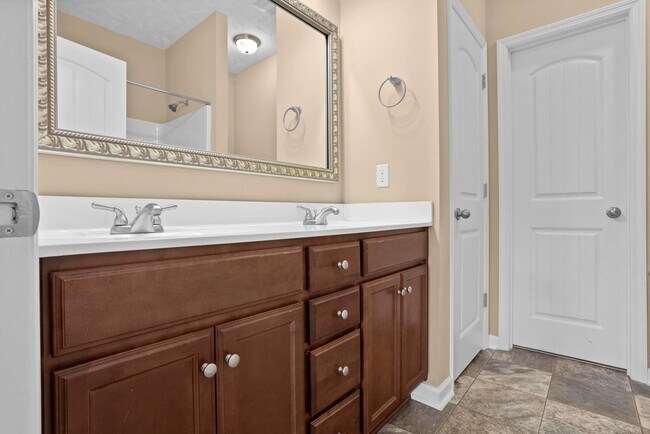 Building Photo - 215 Classy Ct