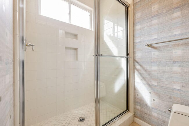 Building Photo - 727 Arrowhead Dr