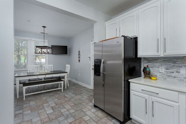 Building Photo - 636 Village Park Dr