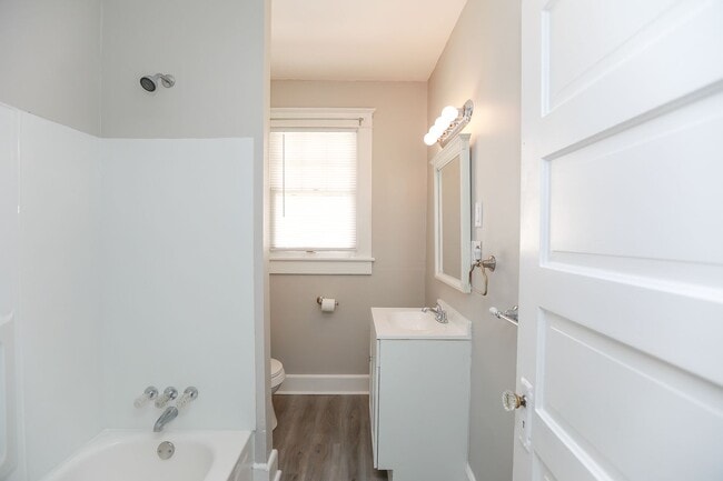 Building Photo - Spacious apartment for rent in Portsmouth ...