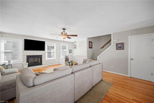 Building Photo - 2304 Bergen Ct